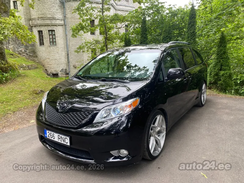 Toyota Sienna - 1