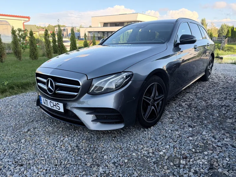 Mercedes-Benz E 300 - 1