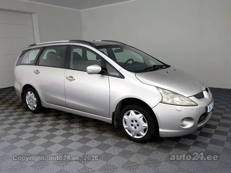 Mitsubishi Grandis - 1