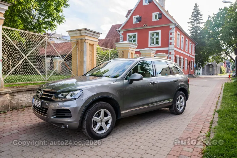 Volkswagen Touareg - 1