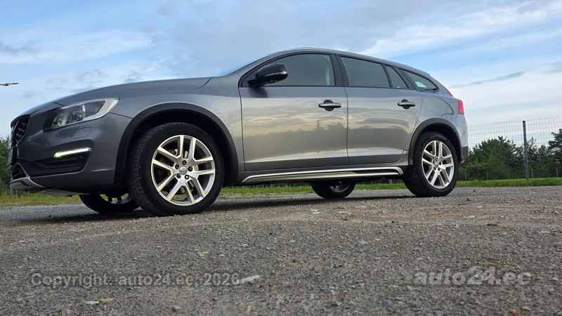 Volvo V60 Cross Country - 1