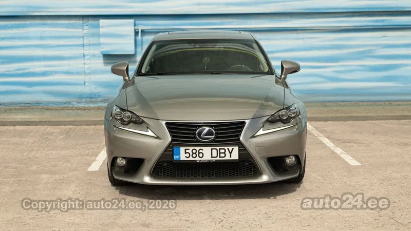 Lexus IS 300h - 1
