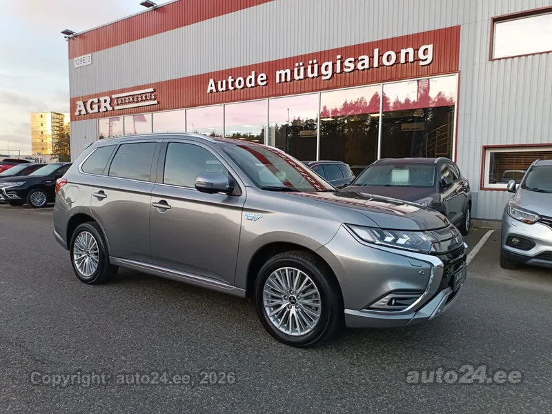 Mitsubishi Outlander - 1