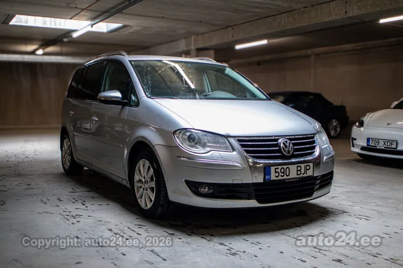 Volkswagen Touran - 1