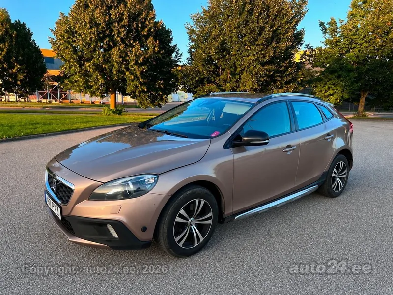 Volvo V40 Cross Country - 1