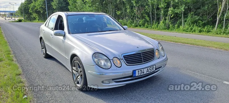 Mercedes-Benz E 320 - 1