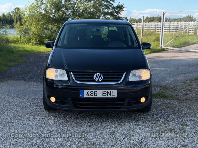 Volkswagen Touran - 1