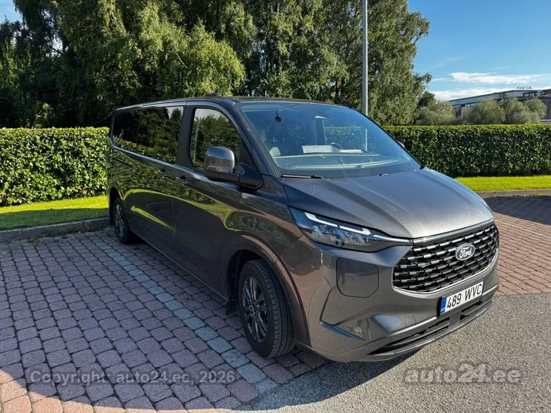 Ford Tourneo Custom - 1