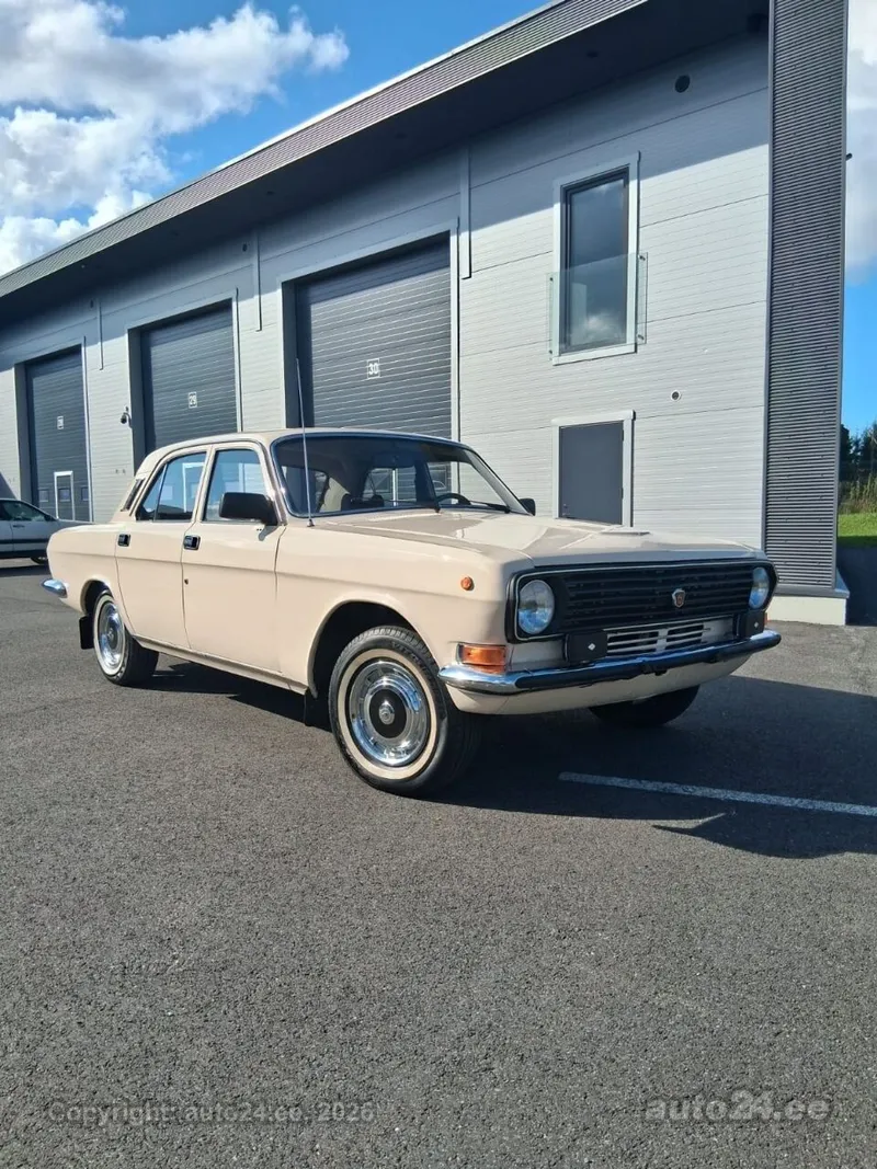 GAZ 24-10 - 1