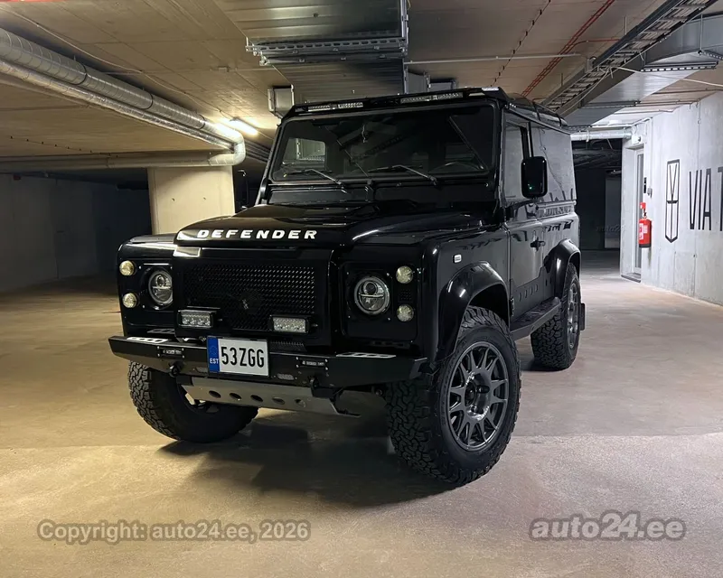 Land Rover Defender - 1