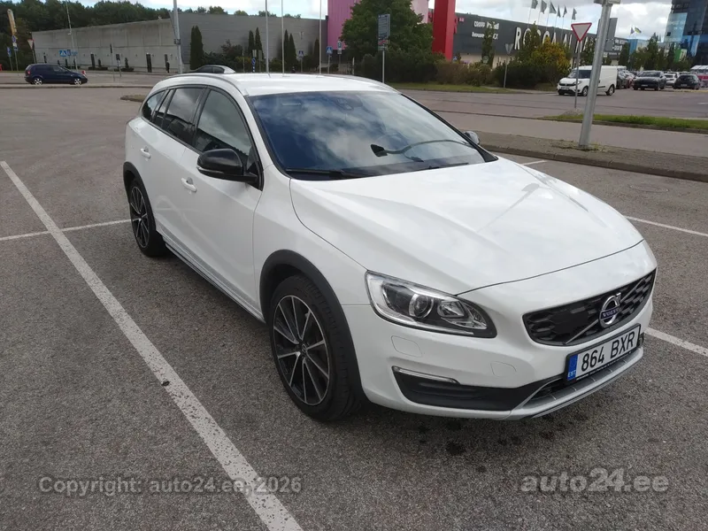 Volvo V60 Cross Country - 1