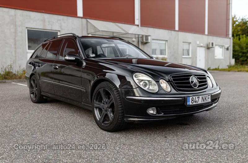 Mercedes-Benz E 320 - 1