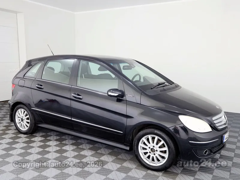 Mercedes-Benz B 180