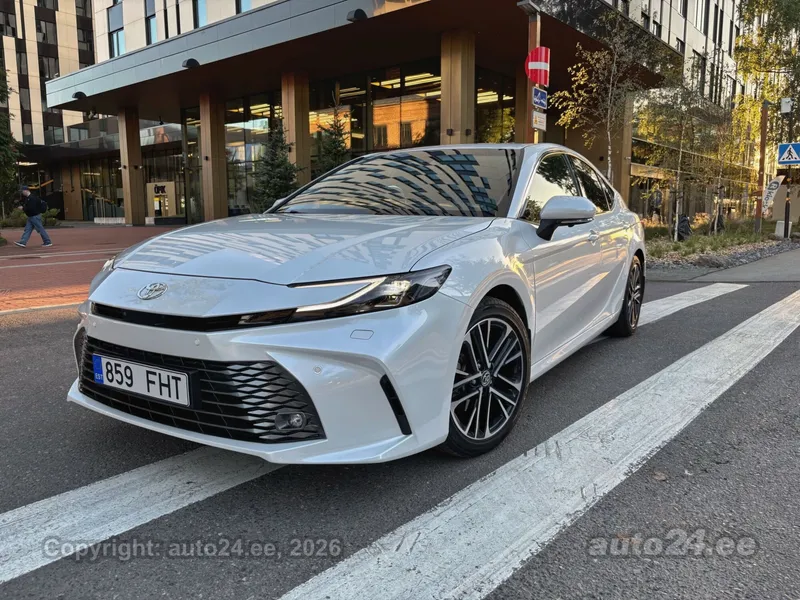 Toyota Camry - 1