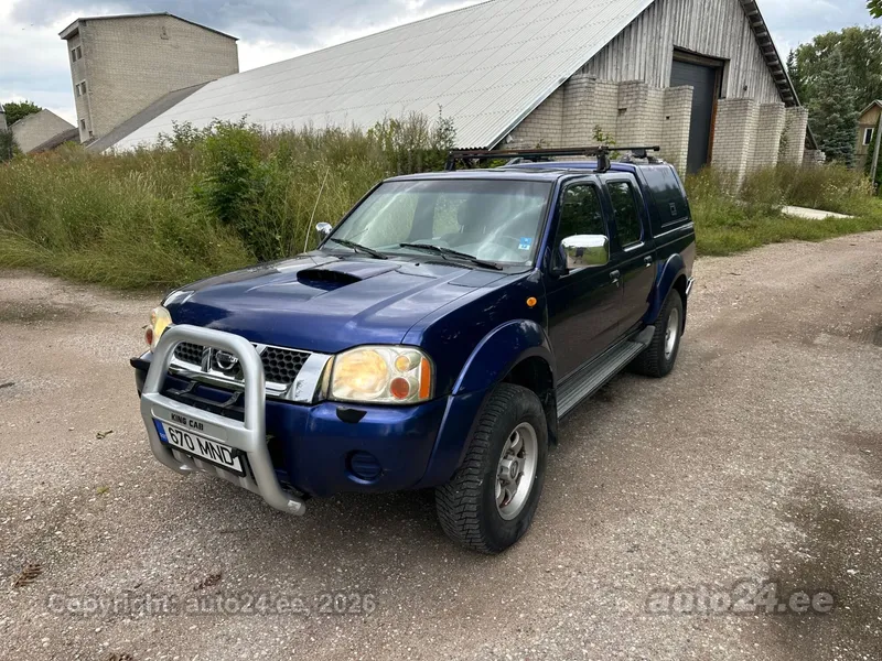 Nissan Pickup - 1