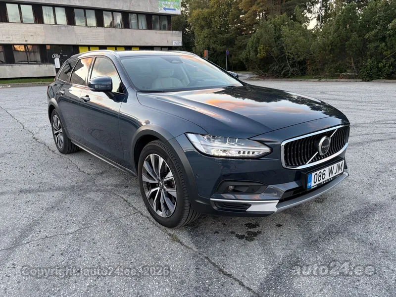 Volvo V90 Cross Country - 1