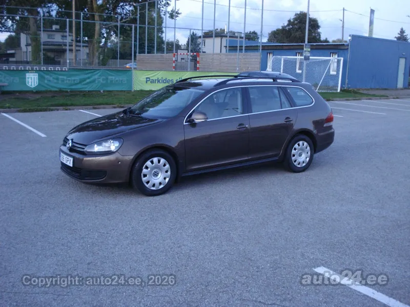 Volkswagen Golf - 1