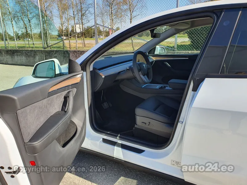 Tesla Tesla Model Y
