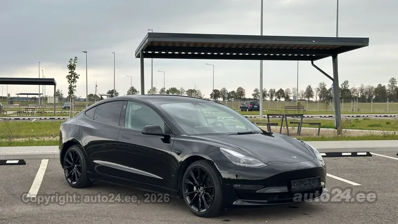 Tesla Model 3 - 1