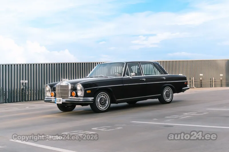 Mercedes-Benz 280 - 1