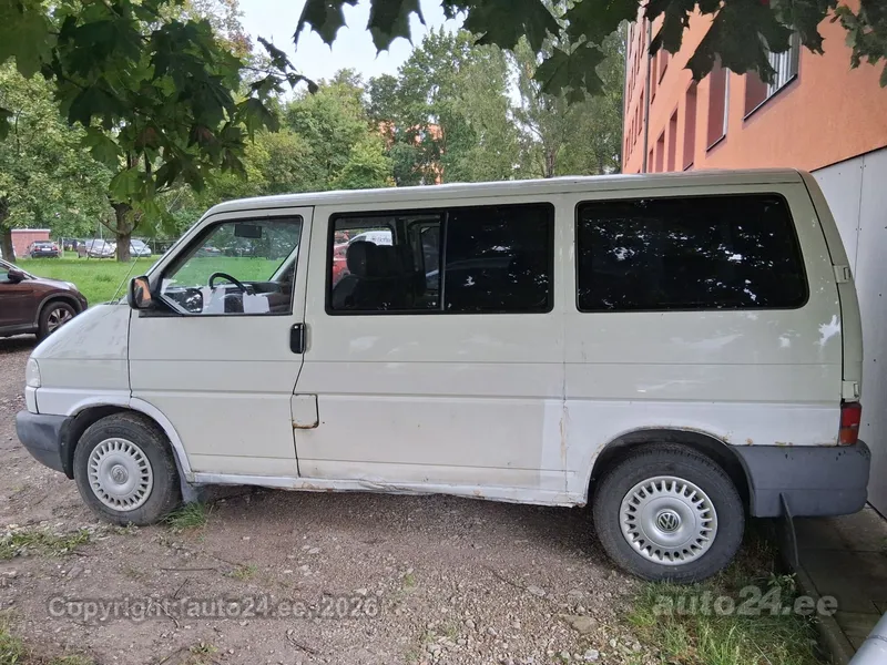 Volkswagen Caravelle - 1