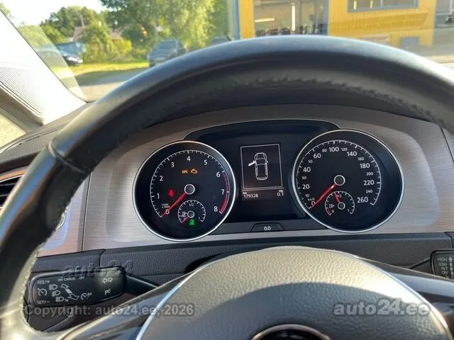 Volkswagen Golf - 1