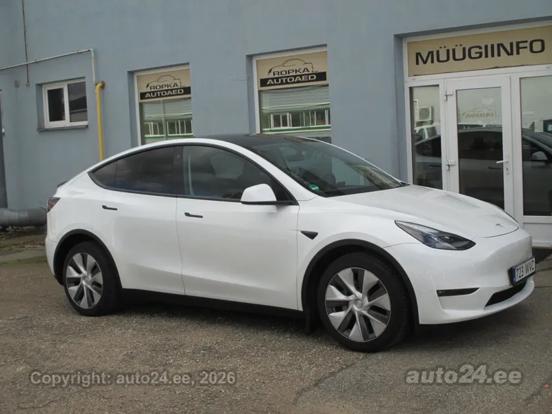 Tesla Model Y - 1