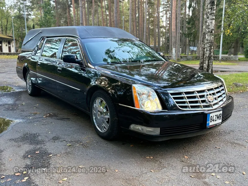 Cadillac DTS - 1
