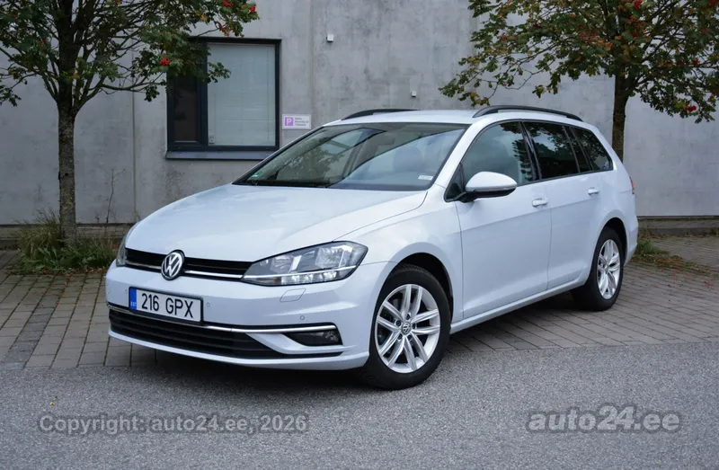 Volkswagen Golf - 1