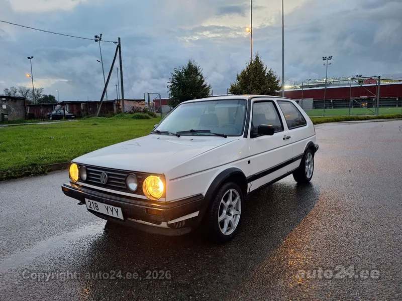 Volkswagen Golf - 1