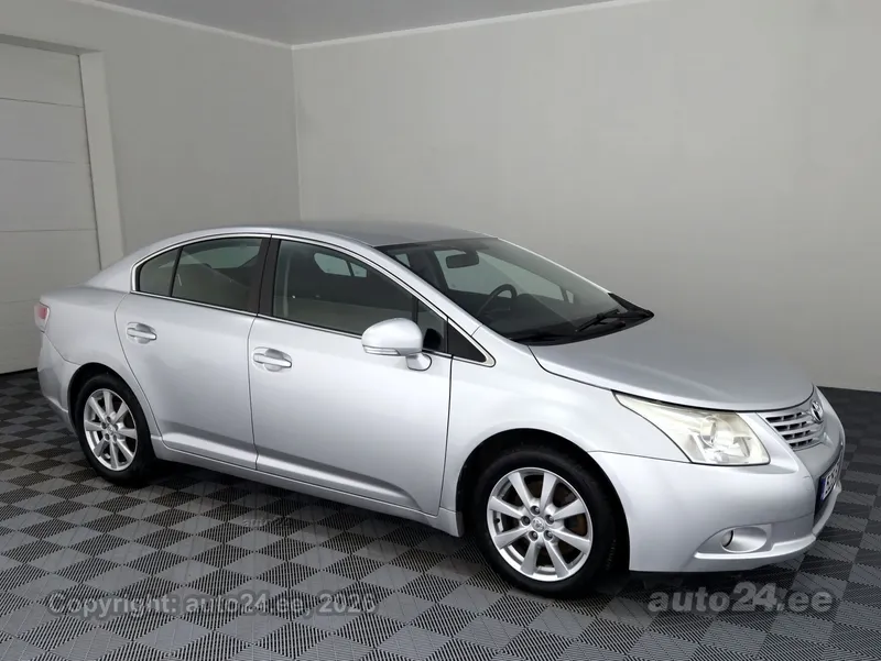 Toyota Avensis - 1