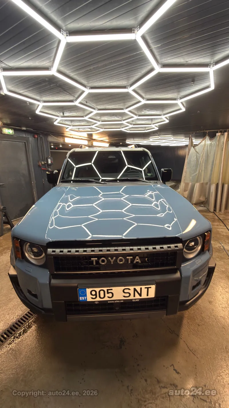 Toyota Land Cruiser - 1