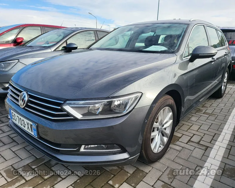 Volkswagen Passat - 1