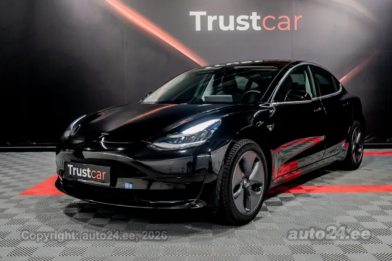 Tesla Model 3 - 1