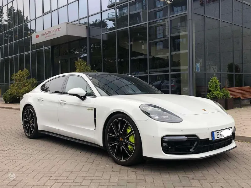 Porsche Panamera - 1