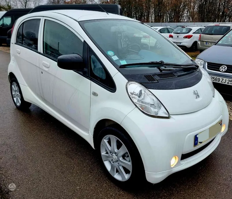 Peugeot iOn - 1