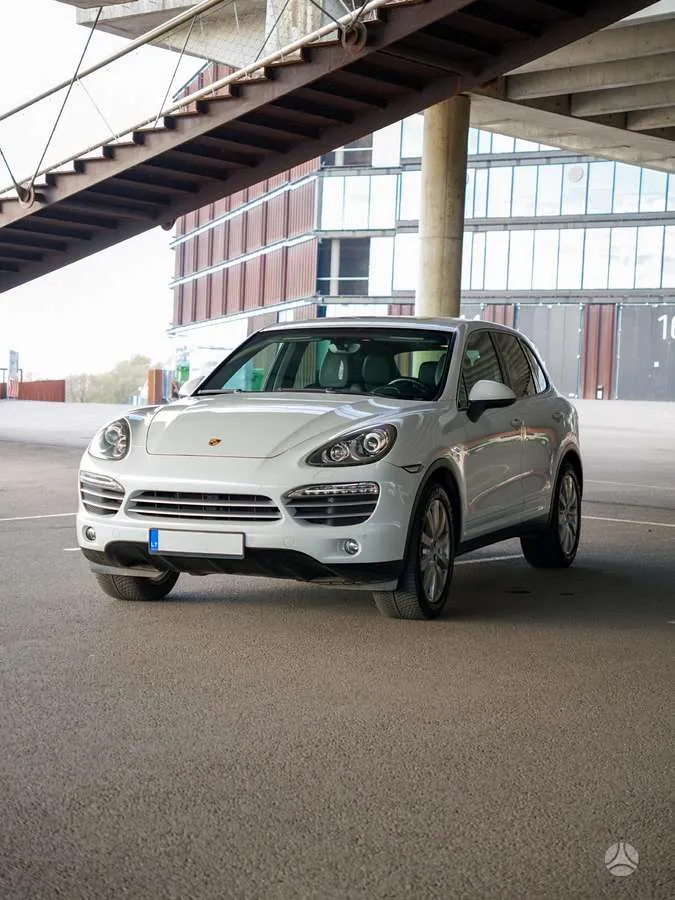 Porsche Cayenne - 1