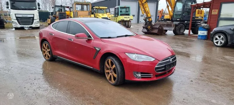 Tesla Model S - 1