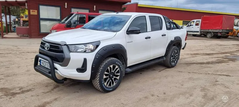 Toyota Hilux - 1