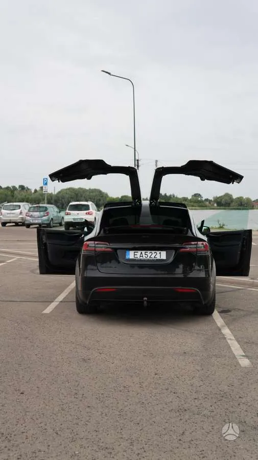Tesla Model X - 1