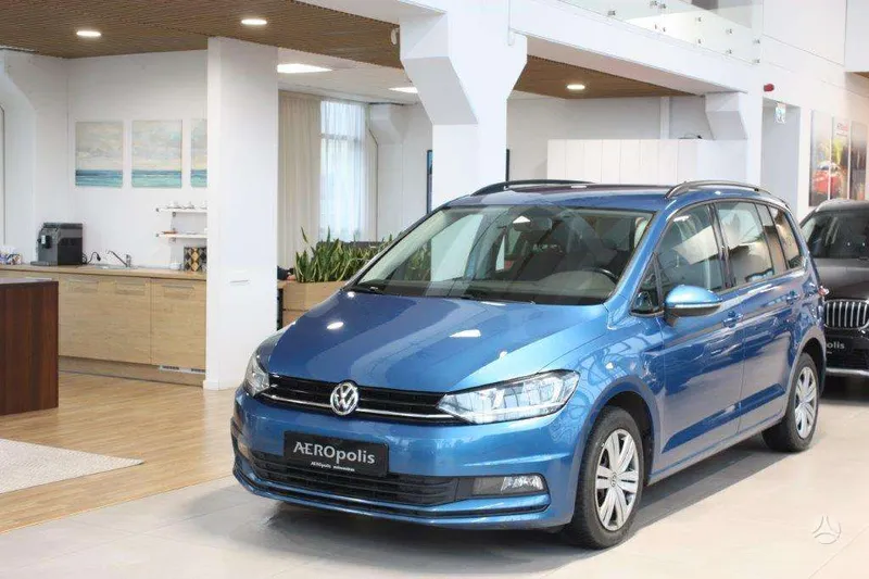 Volkswagen Touran - 1