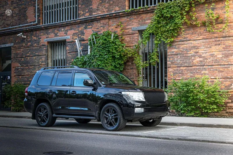 Toyota Land Cruiser - 1