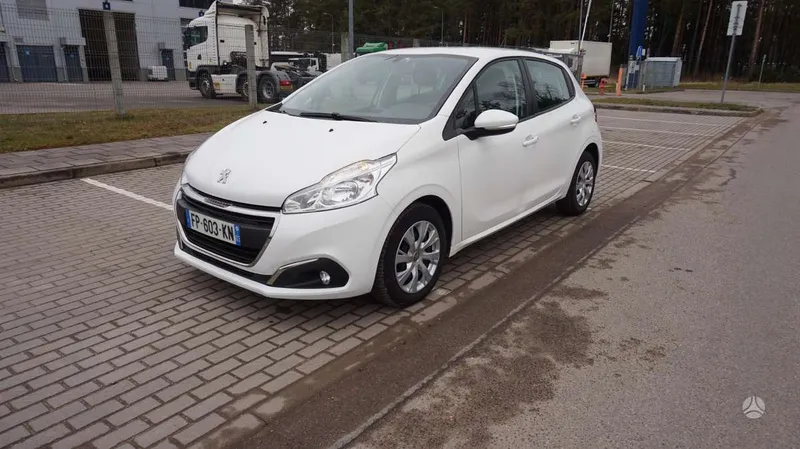Peugeot 208 - 1