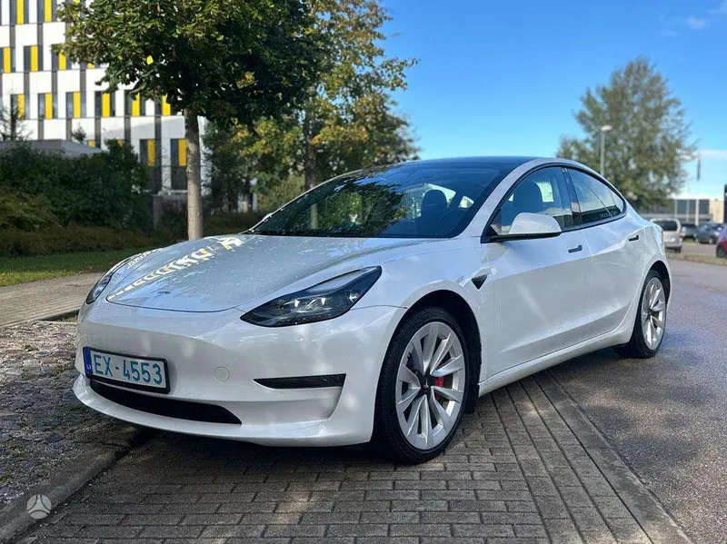 Tesla Model 3 - 1