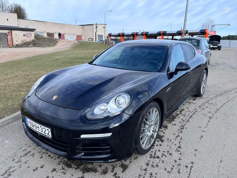 Porsche Panamera - 1