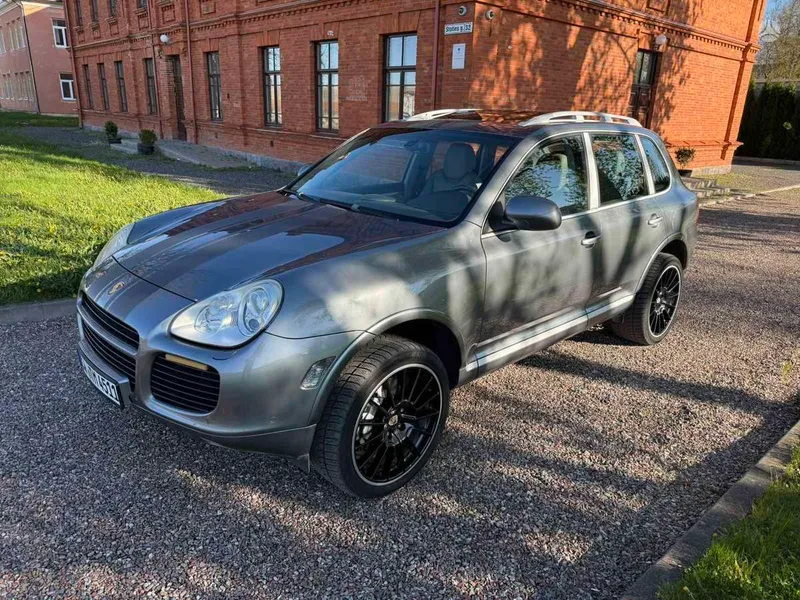 Porsche Cayenne - 1