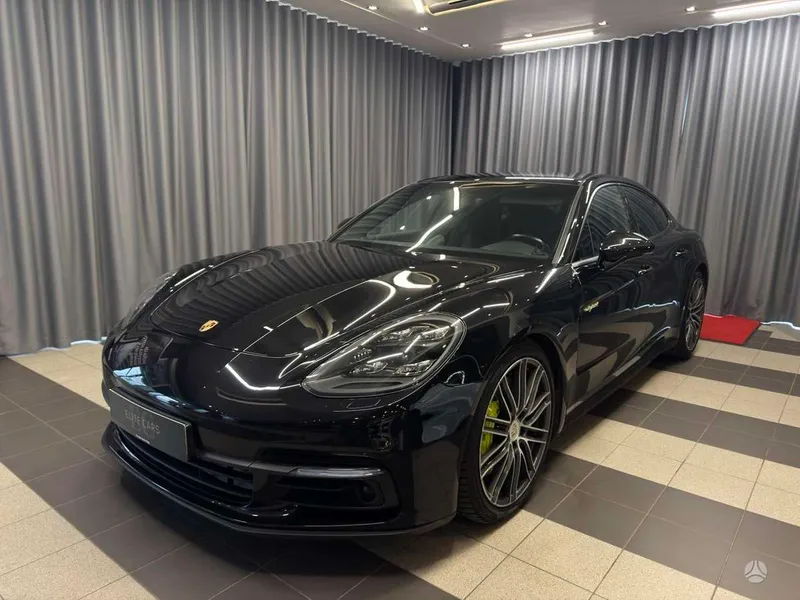 Porsche Panamera - 1