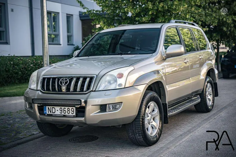 Toyota Land Cruiser - 1