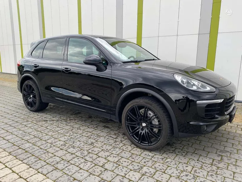 Porsche Cayenne - 1
