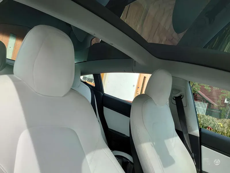 Tesla Model 3 - 1